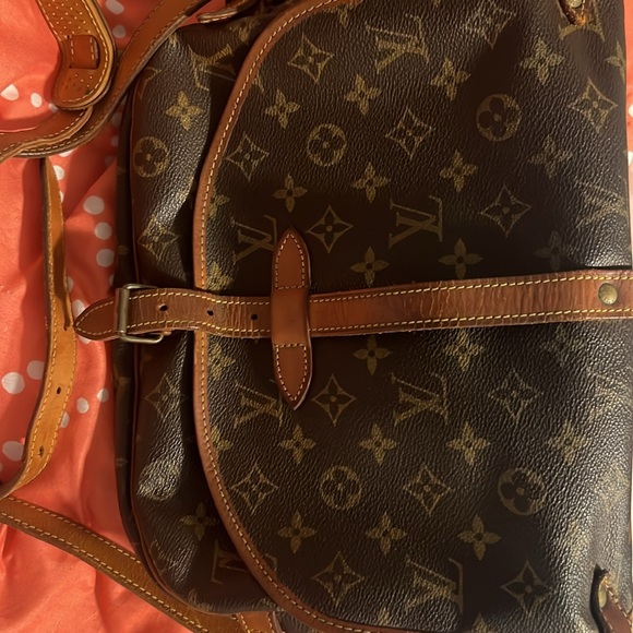 Saumur 30 Authentic normal usage wear on straps.. very clean. Darkened Vachetta - Picture 4 of 12